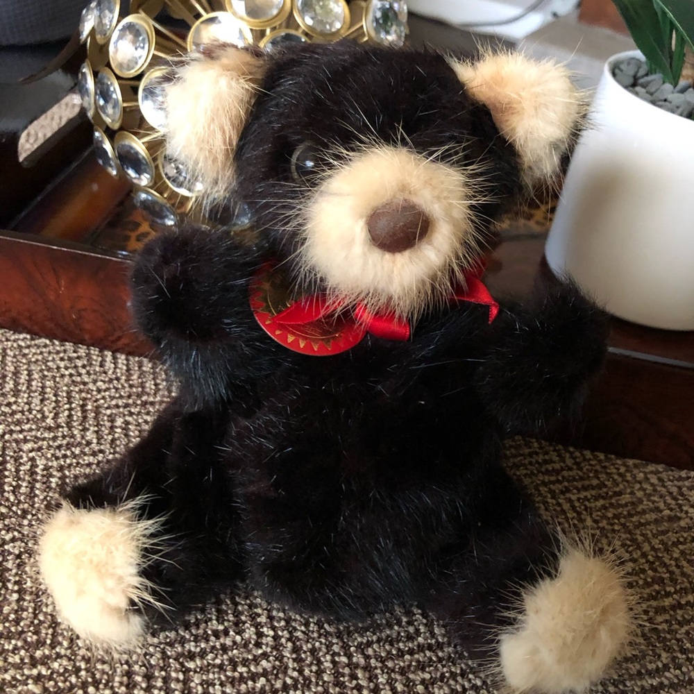 COLLECTIBLE “RARE BEAR”.